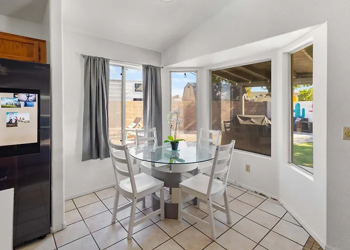 Holiday home The Pool House Oasis With Jacuzzi Golf Billiards Glendale