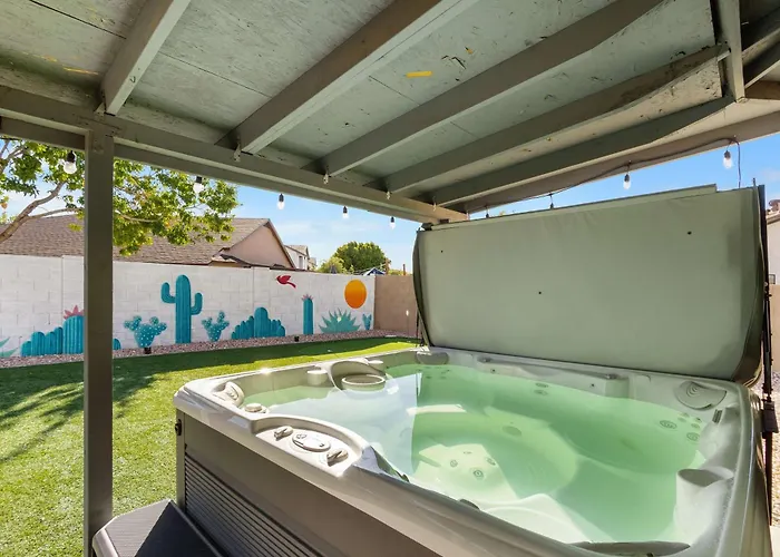 The Pool House Oasis With Jacuzzi Golf Billiards *