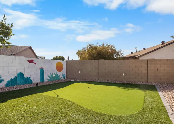 The Pool House Oasis With Jacuzzi Golf Billiards Holiday home Glendale