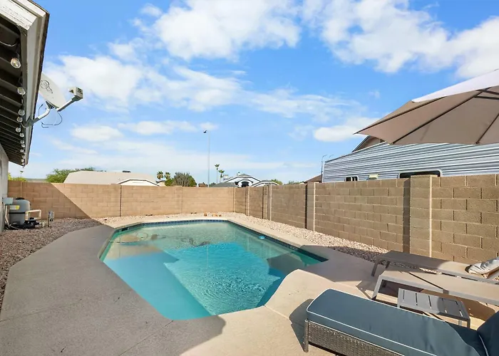 The Pool House Oasis With Jacuzzi Golf Billiards Holiday home *